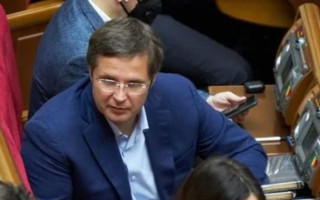 Андрія Холодова, який складає депутатський мандат, виключили зі «Слуги народу»