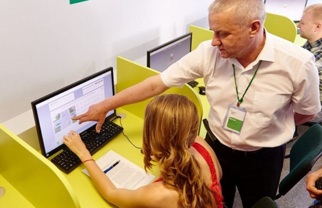 Майбутні водії зможуть вивчати теорію без автошколи: набрав чинності закон