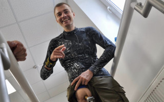 В Україні вдруге військовому вживили протез кістку: історія з центрі «Незламні»