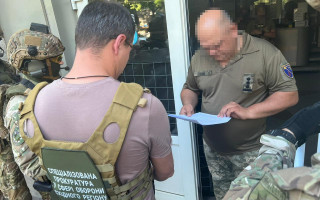 За час воєнного стану придбав майна на 350 000 доларів: у дніпропетровського військкома проведено обшуки