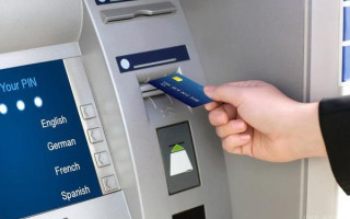 Банкомат списав з картки гроші, але не видав їх: інструкція, як діяти