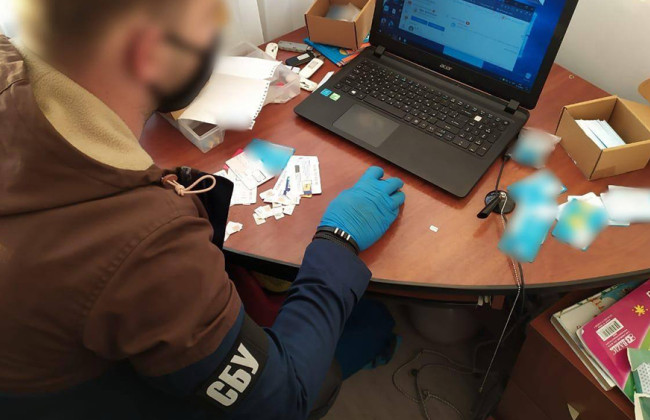 Влаштувалася коригувальницею вогню: у Миколаєві затримали інформаторку «ручного» блогера фсб