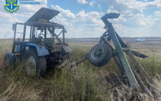На Херсонщині тракторист підірвався на міні: водія госпіталізували