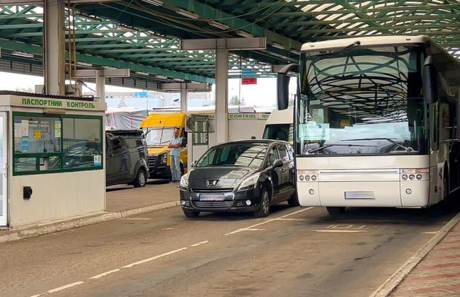 На границе с Польшей заработала єЧерга для рейсовых автобусов, — Шмыгаль