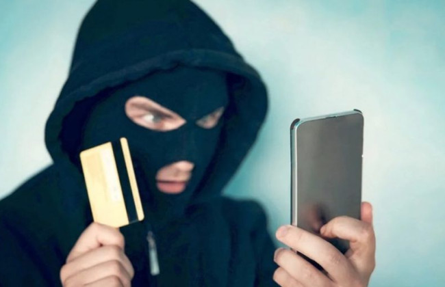 Представился работником банка: мужчина обманул киевлянку на более чем 34 000 грн