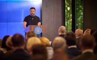 Є ті, хто швидше статист, а реальну роботу роблять інші, – Зеленський провів нараду з українськими послами