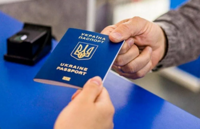 Як забрати документи у підрозділі міграційної служби, якщо ви перебуваєте за кордоном: інструкція