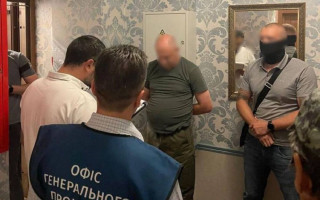 Посадовця підозрюють у переправлянні ухилянтів за кордон: у КМВА дали відповідь