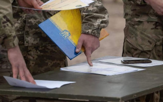 Вимагав $6000 за документи для виїзду за кордон: суд взяв під варту посадовця військкомату на Полтавщині