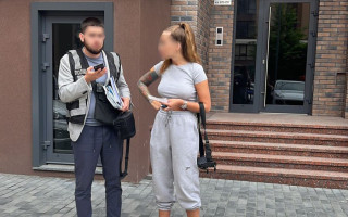 Столичний «бізнес» з проституції: викрито групу сутенерів, які залучили до діяльності понад 100 жінок