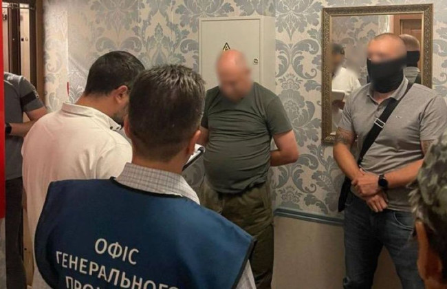 Чиновника подозревают в переправке уклонистов за границу: в КГВА дали ответ