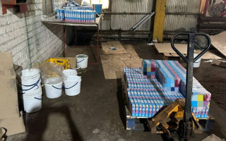 Продавали контрафактну побутову хімію під виглядом відомих світових брендів: викрили ділків