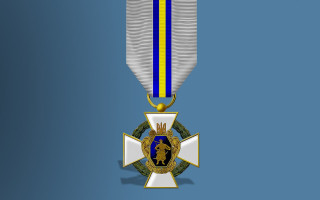 Почесний нагрудний знак Головнокомандувача ЗСУ «Хрест Військова честь»: хто може отримати відзнаку