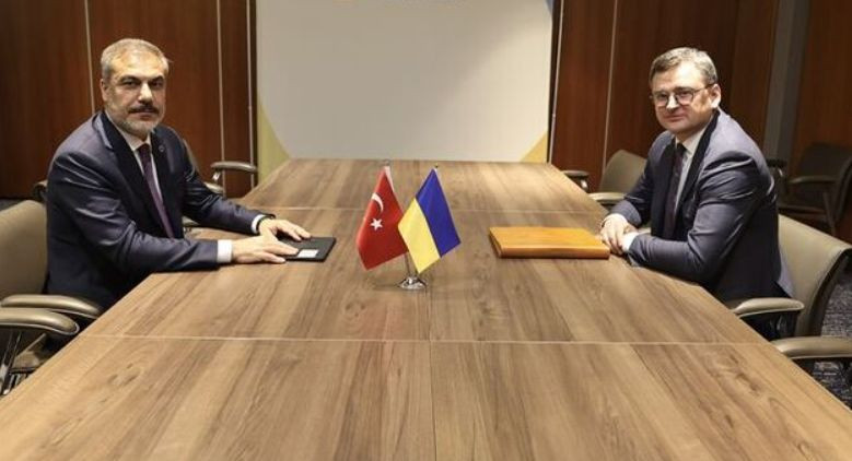 Кулеба обговорив з главою МЗС Туреччини кроки щодо відновлення зернової угоди