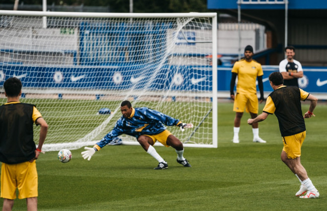 Звезды мирового футбола прибывают в Лондон, где состоится благотворительный матч Game4Ukraine: фото
