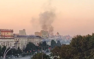 У центрі Москви стоїть стовп диму: з'явилося відео пожежі