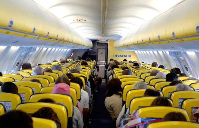 Кроме стоимости билета приходится платить «сверху»: назван самый дешевый авиаперевозчик