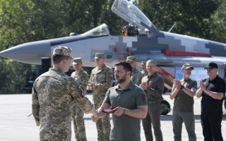 Володимир Зеленський вручив льотчикам державні нагороди з нагоди Дня Повітряних сил