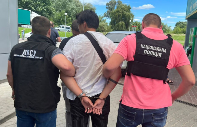 5 500 євро за втечу з України: на Львівщині  затримали продавця фейкових документів