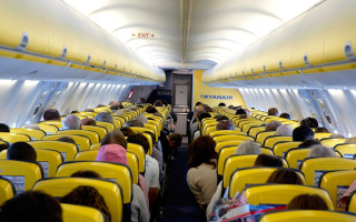 Крім вартості квитка доводиться платити «зверху»: названий найдешевший авіаперевізник