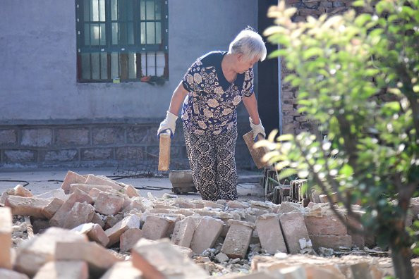 Китай сколихнув потужний землетрус: зруйновано понад 100 будівель, поранена 21 людина