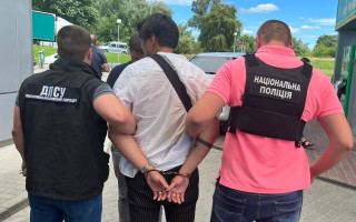 5 500 євро за втечу з України: на Львівщині  затримали продавця фейкових документів