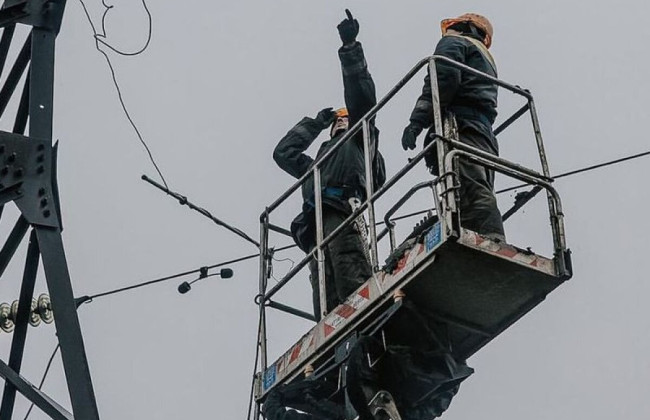Из-за непогоды и российского террора по Украине ширятся отключения света