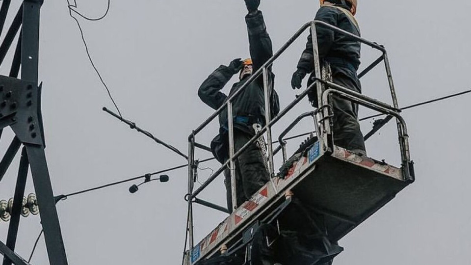 Через негоду та російський терор Україною ширяться відключення світла