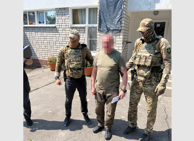 Начислял сотни тысяч тем, кто не был на фронте: военкома из Донецкой области арестовали с альтернативой залога в 3 млн