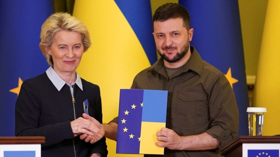 Еврокомиссия начала подготовку отчета, где сделает вывод, нужно ли начинать переговоры о вступлении Украины в ЕС