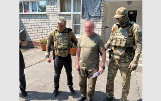 Начислял сотни тысяч тем, кто не был на фронте: военкома из Донецкой области арестовали с альтернативой залога в 3 млн