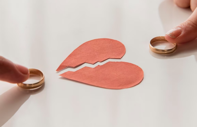 На Хмельнитчине мужчина просил суд продолжить действие ограничительного предписания в отношении экс-жены, потому что она его преследует