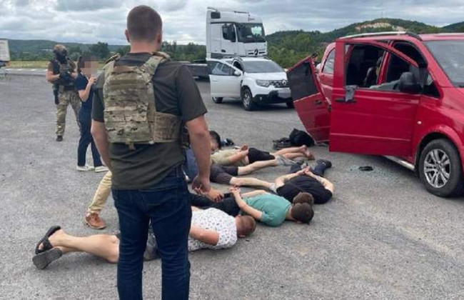 За границу на лодке за $4500: на Закарпатье разоблачили схему переправки уклонистов в Румынию