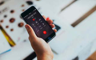 Будет трудно привыкнуть: с центра экрана iPhone уберут красную кнопку завершения вызова