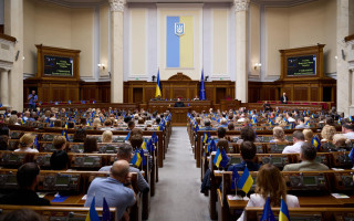 Депутати пропонують обмежити зарплати та інше грошове забезпечення посадовців сумою у 100 тисяч грн