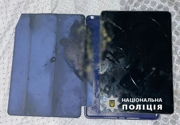 На Харьковщине у 11-летней девочки в руках взорвался планшет, она погибла