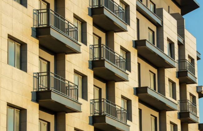 Зеленський підписав законопроєкт про спрощення управління багатоквартирними будинками: що зміниться