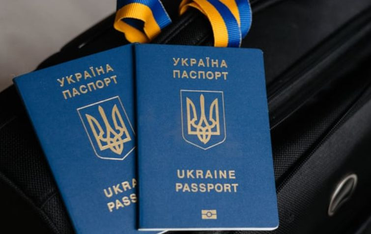 Як людині, яка знаходиться за кордоном, відмовитись від виплат ВПО: роз’яснення