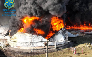 Вражеские дроны разрушили нефтебазу в Ровенской области: показали фото последствий прилета
