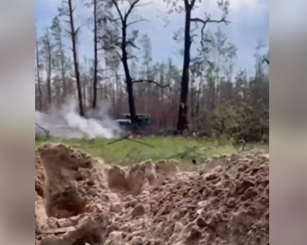 Боевой медик во время эвакуации раненого с поля боя сбил вражеский дрон, видео