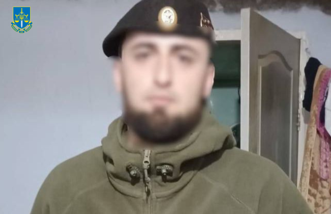 Запугивал и насиловал женщину в Херсонской области: российский оккупант получил подозрение