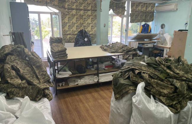 Некачественные куртки и костюмы для военных за 35 млн грн: в Киеве директору подрядной организации сообщили о подозрении