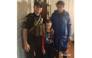 На Харьковщине пока 6-летний мальчик спал под кроватью, родственники заявили в полицию о пропаже