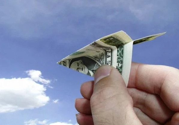 В Україні запрацюють нові правила переказу грошей за кордон: що варто знати