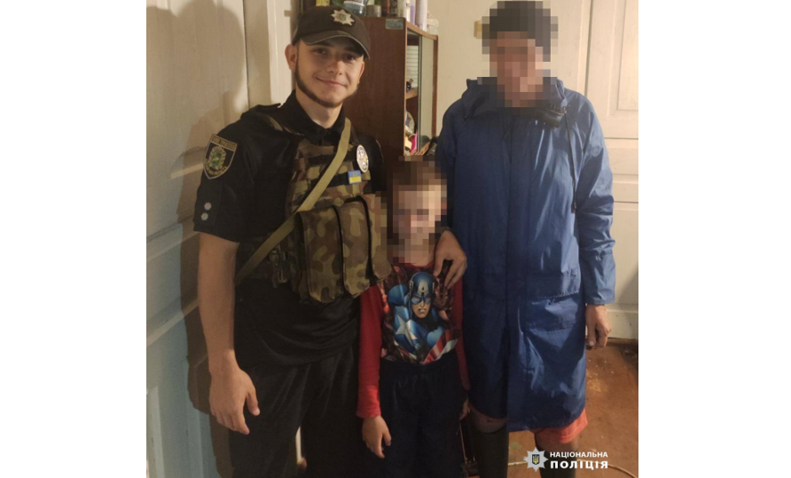 На Харьковщине пока 6-летний мальчик спал под кроватью, родственники заявили в полицию о пропаже