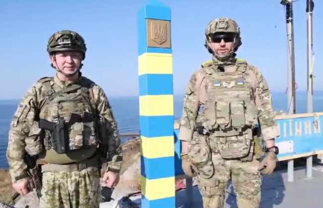 На острове Змеиный установили украинский пограничный знак вместо уничтоженного оккупантами
