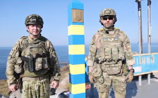 На острове Змеиный установили украинский пограничный знак вместо уничтоженного оккупантами