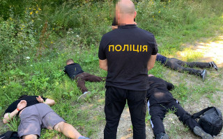 На Буковині правоохоронець зі спільниками переправляв ухилянтів до Румунії