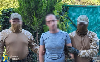 СБУ затримала пособника окупантів, який «передав» ворогу Херсонську філію Укрпошти