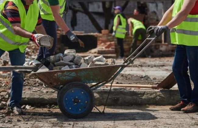 Может ли работник при привлечении к общественно полезным работам уволиться по собственному желанию: разъяснение